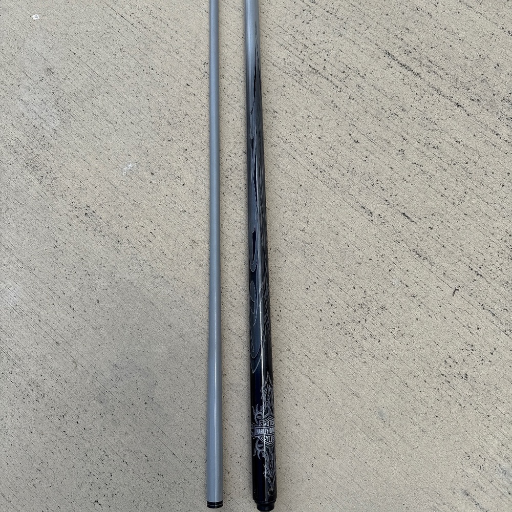 Harley Davison pool cue with case